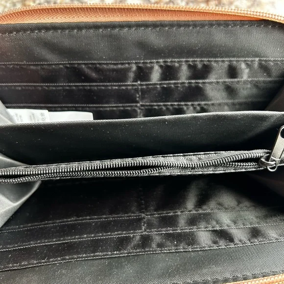 Pink wallet - Picture 3 of 3